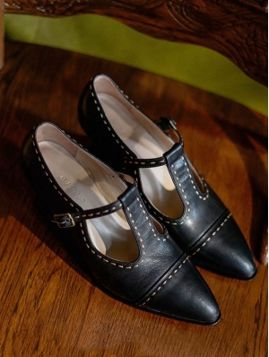 Black Retro Pointed Toe T-Strap Chunky Heel Victorian Shoes