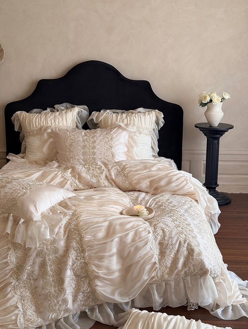 Pink Romantic Retro Embroidered Lace Comforter Set