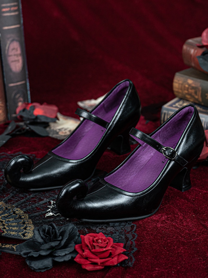 Black Retro Gothic Belted Curly Pointed Toe Shoes