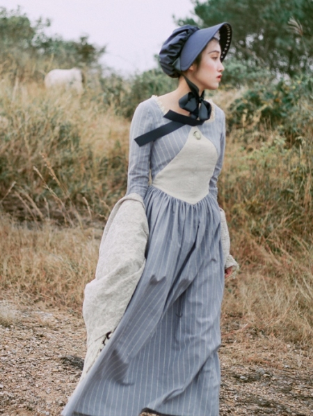 Vintage Stripe Long Sleeves Medieval Inspired Dress - Devilnight.co.uk