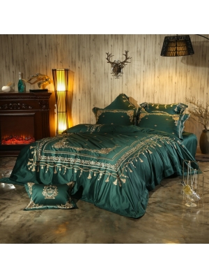 Gorgeous Green Vintage Crown Embroidery Comforter Set 