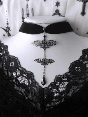 Black Vintage Gothic Metal Lace Velvet Bat Pendant Choker