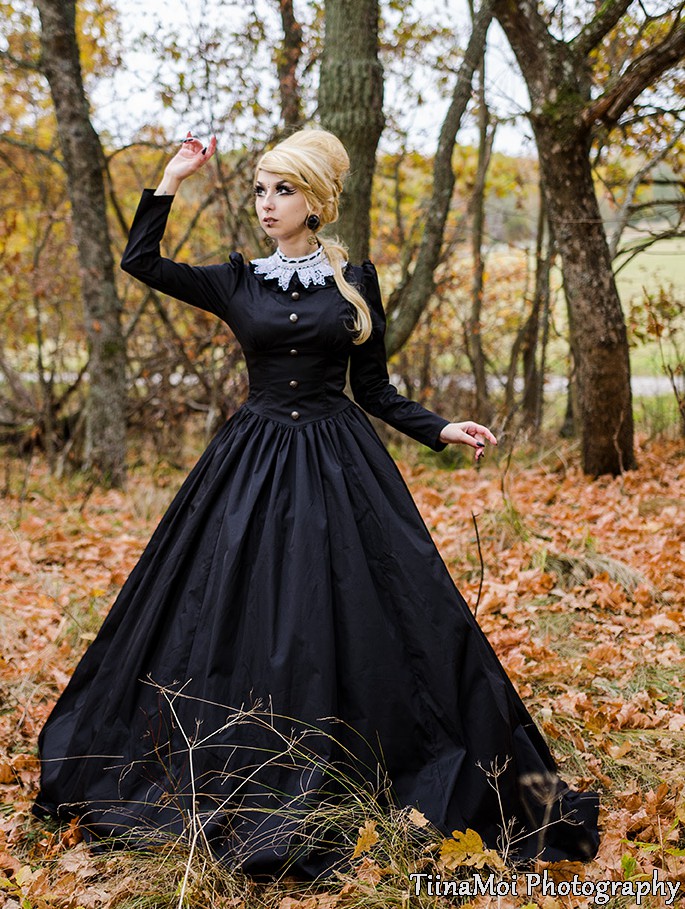 Black Cotton Gothic Victorian Queen Victoria Day Costume - Devilnight.co.uk